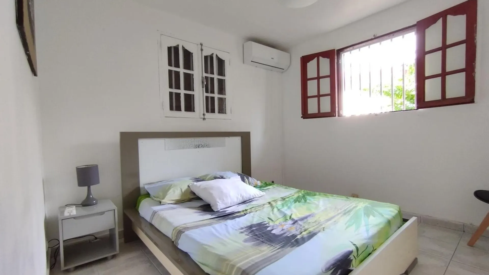 Appartement Bas De Villa Dumont T3 Calme Avec Jacuzzi Le Gosier